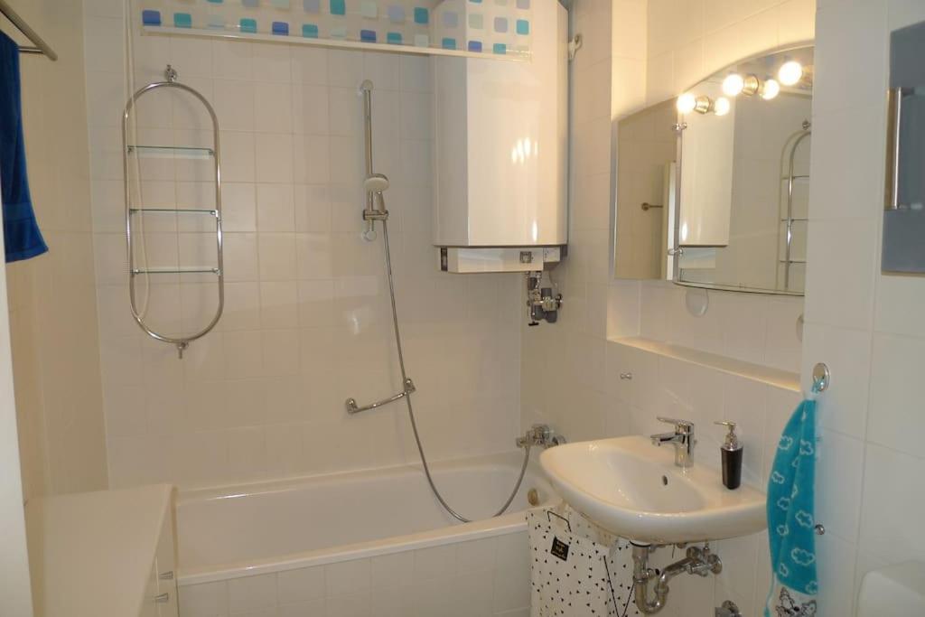 Aquamarin - Charmantes Appartement Mit Balkon Rostock Exteriör bild